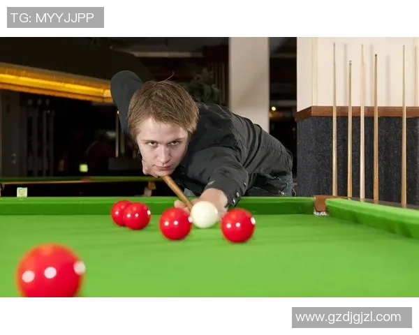 九球与斯诺克的魅力对决:谁能在台球世界中称王称霸
